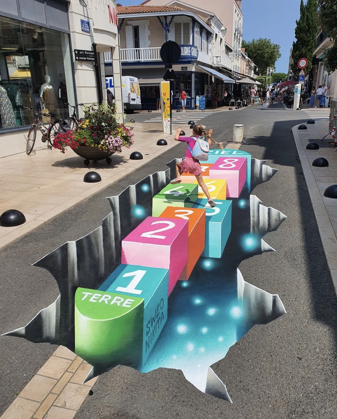 Trompe-l'&oelig;il au sol par Sweo & Nikita - Ville de Narbonne - 2023