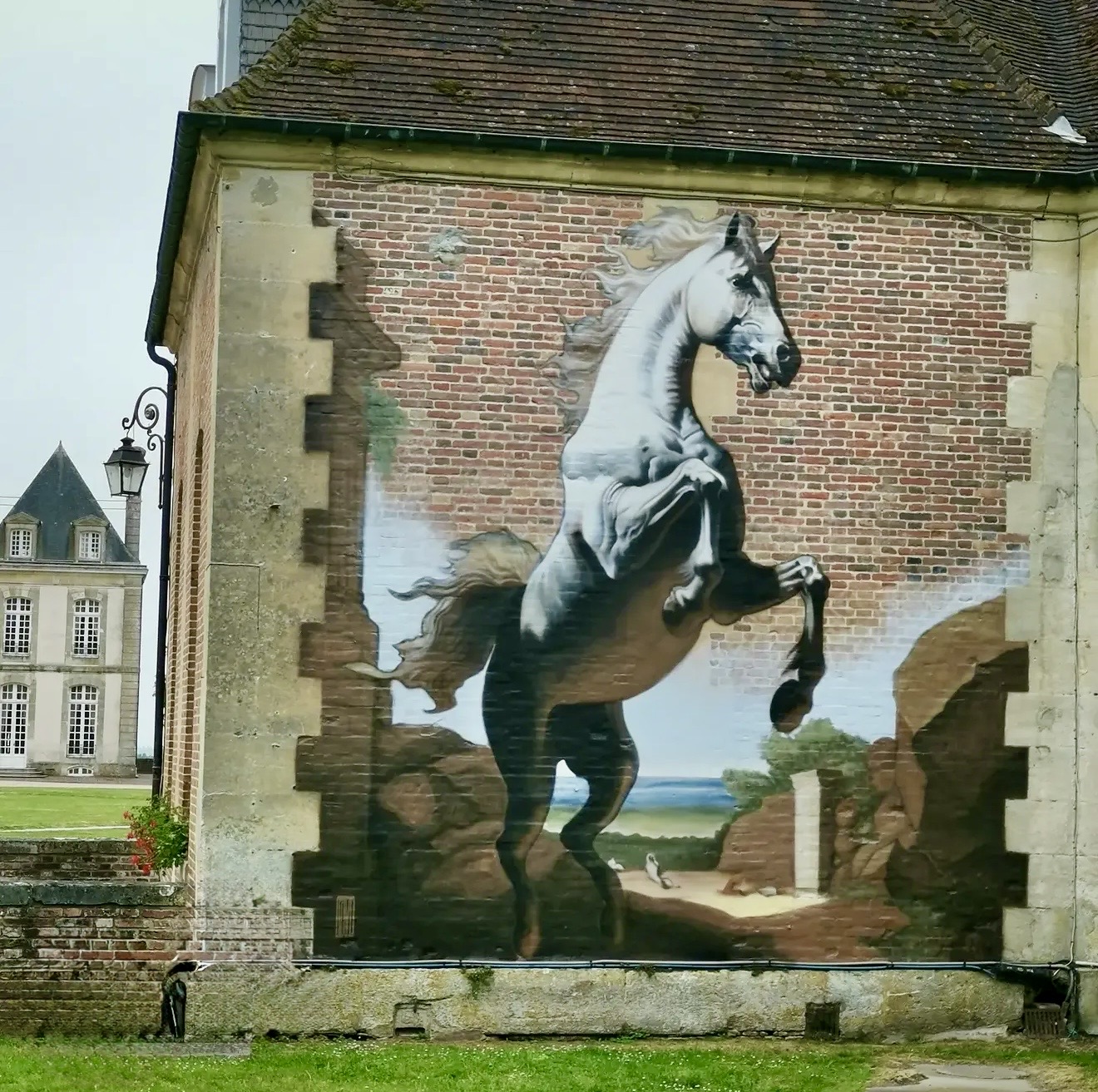 Fresque par Andrea Ravo Mattoni - Mus&eacute;e du Haras du Pin, Normandie - 2023