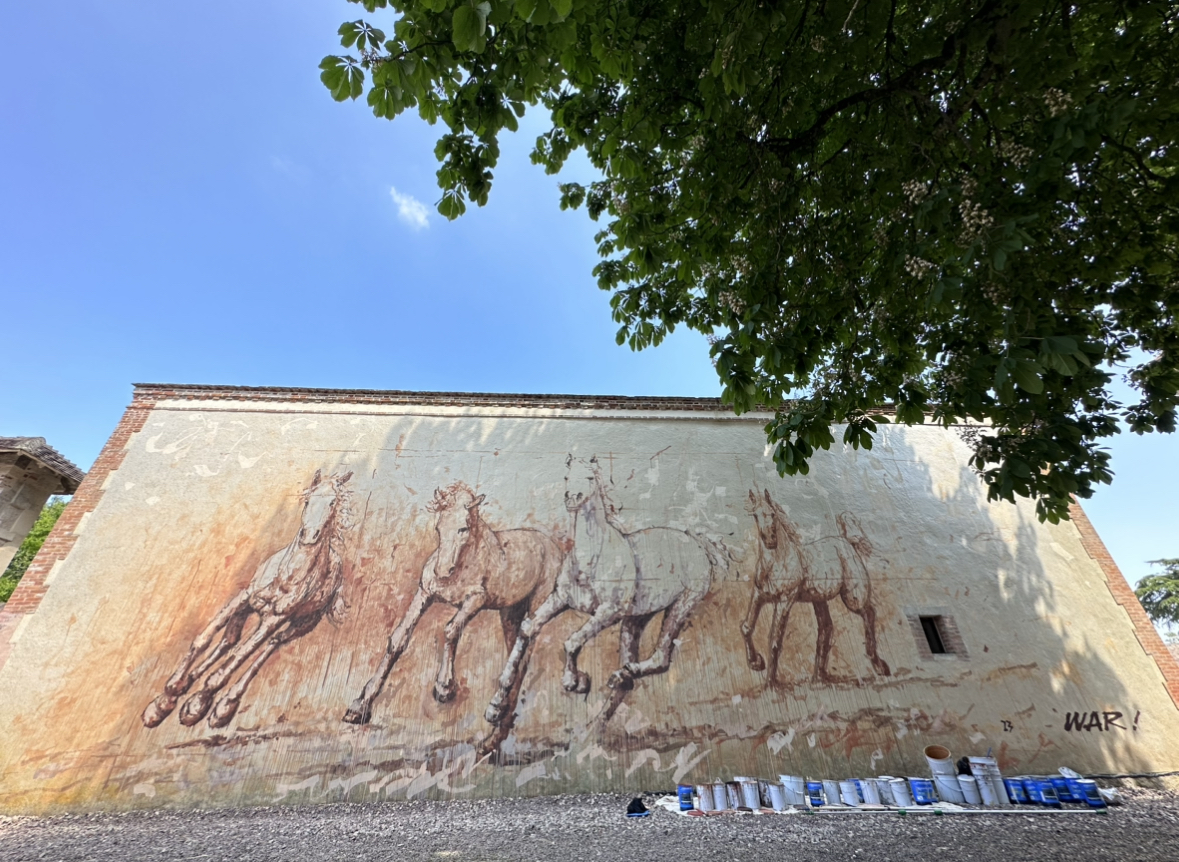 Fresque par War - Mus&eacute;e du Haras du Pin, Normandie - 2024